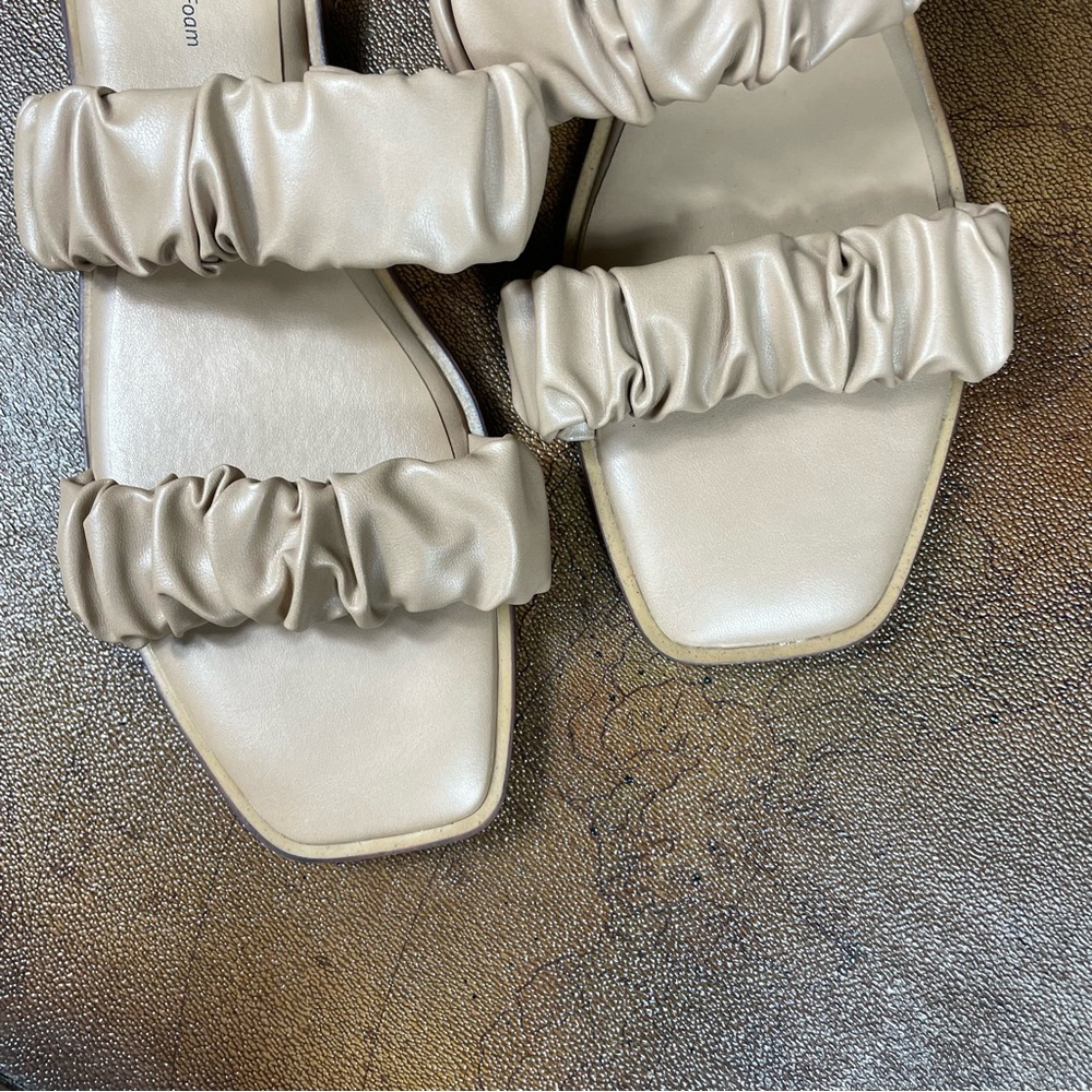 Time and Tru Memory Foam Faux Leather Scrunch Wrap Tan Flat Sandals. SZ:8 - Picture 2 of 9
